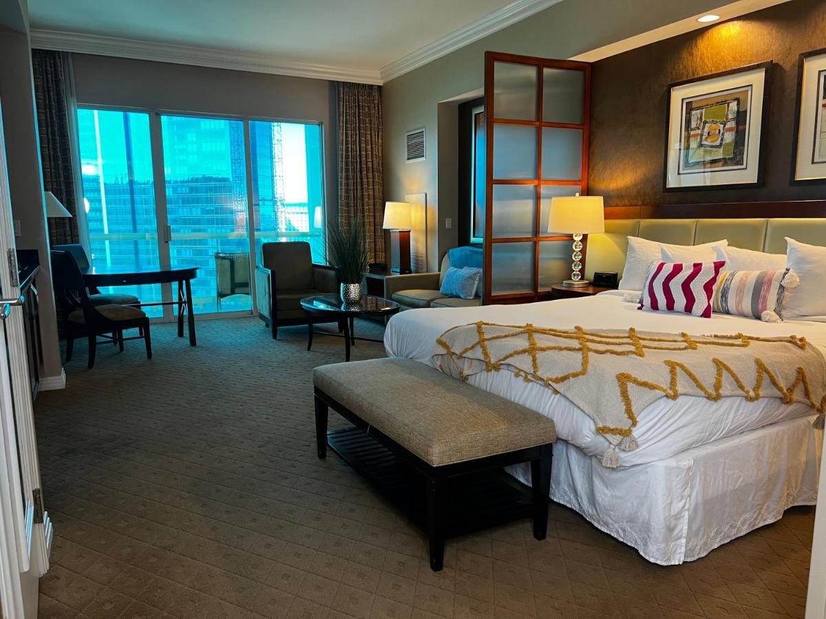 Balcony Suite Strip View Las Vegas Exterior photo