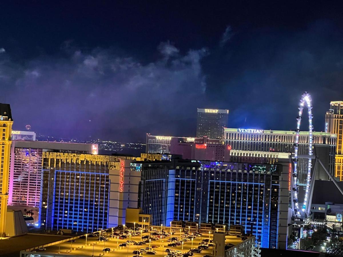 Balcony Suite Strip View Las Vegas Exterior photo